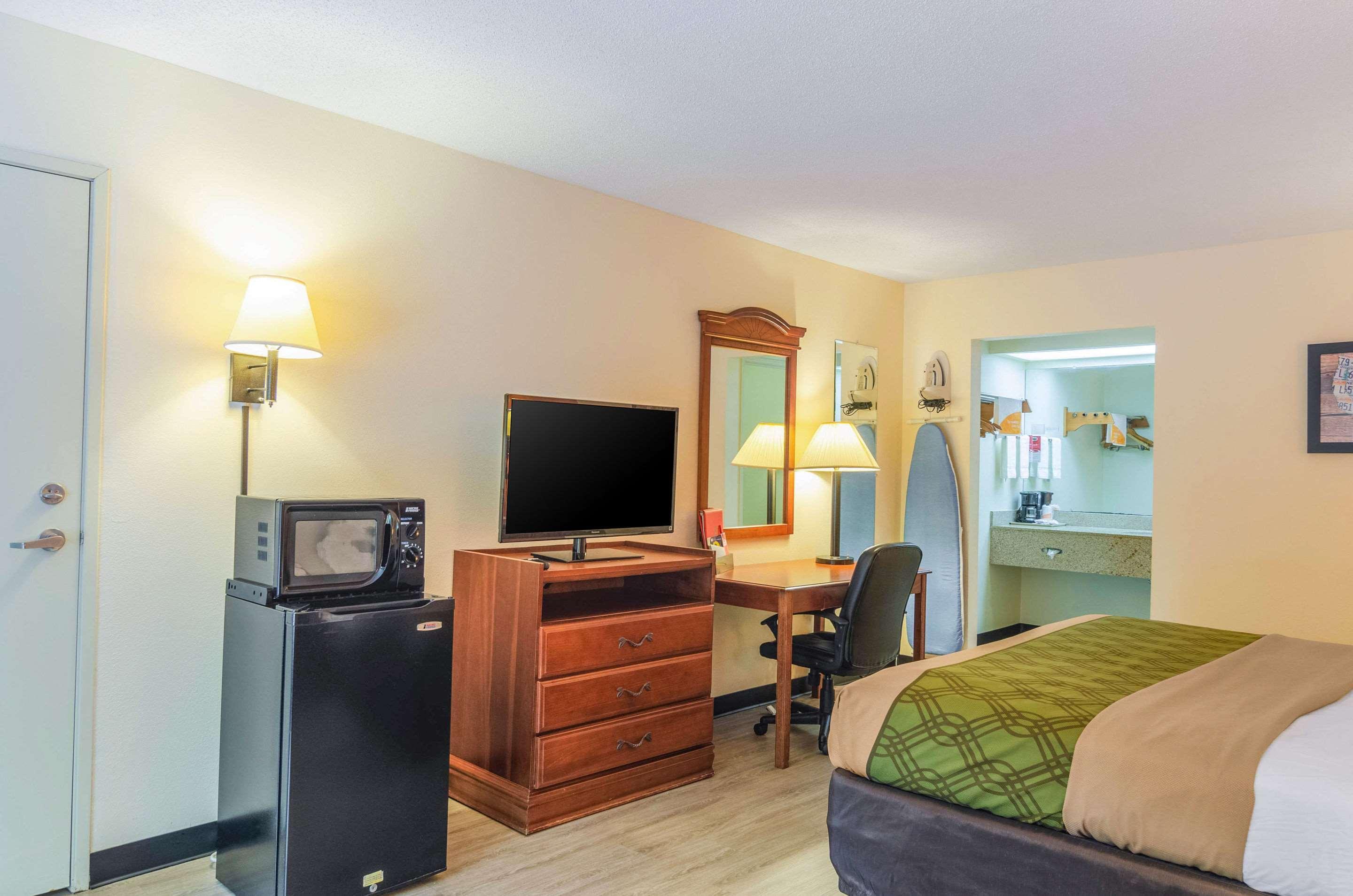 Econo Lodge Inn & Suites Gulfport Exterior foto
